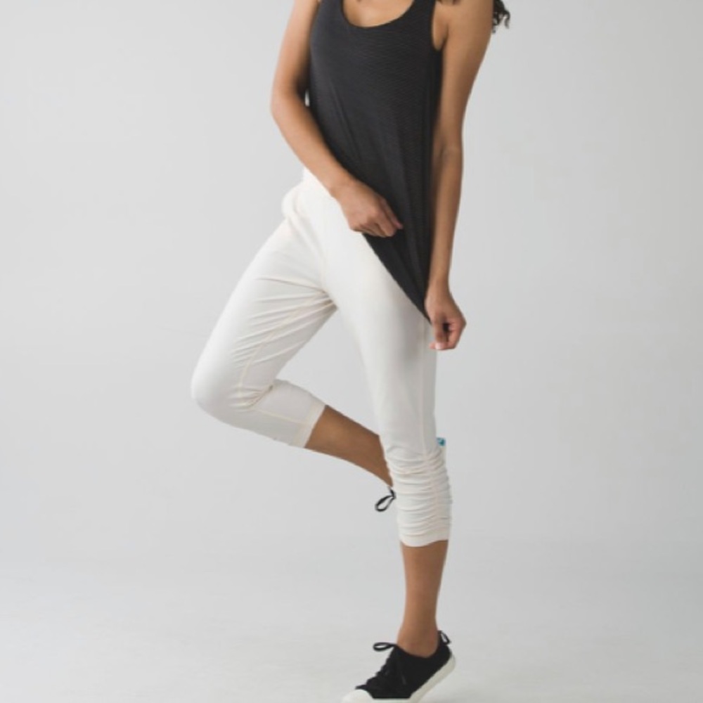 Lululemon Sunset Salutation Crop Angel Wing / Ziggy Snake Butter Pink Black